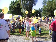 Ballonstart nach dem Gottesdienst