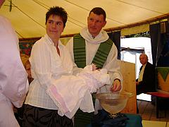 Taufe im Kirchenzelt