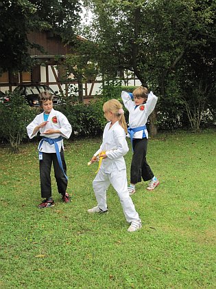 Karate Kids bei der Campingkirche