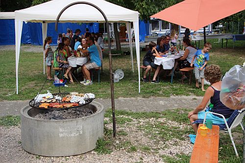 Gemeinsam Grillen nach dem Gottesdienst