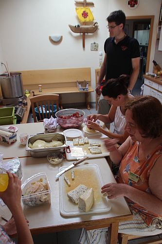 Ital. Abend Vorbereitung Vorspeisenteller richten