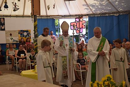 Festgottesdienst mit Bischof - Einzug