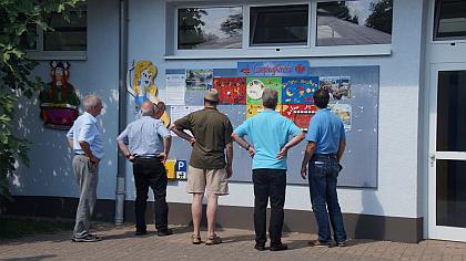 Seelsorgerinnen am Plakatstnder