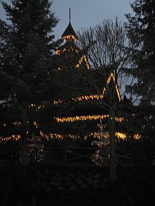 Stabkirche beleuchtet