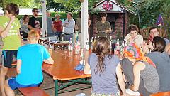 Taize Pilger bei der Rast