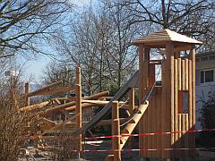 Spielplatz neu mbliert