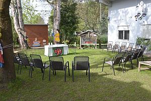 Gottesdienst im Innenhof